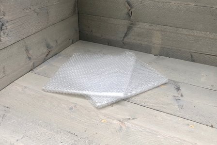 noppenfolie of bubbelfolie - 2 x klein formaat 60 cm x 60 cm