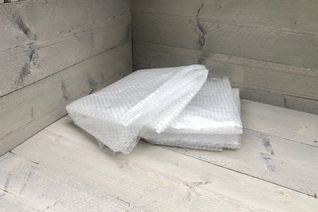 noppenfolie of bubbelfolie - 2 x middel formaat 100 cm x 120 cm
