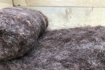 100 gram gewassen kaardvlies - Dassenkop (moorit)