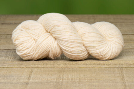 getwijnd breigaren LL 183 m - Rouge de l'Ouest (roomwit)