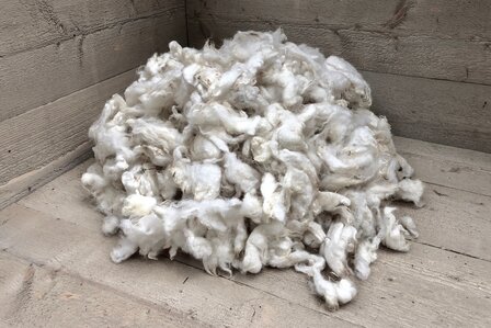 1 kilo basiswol / vulwol - gewassen (wolwit)