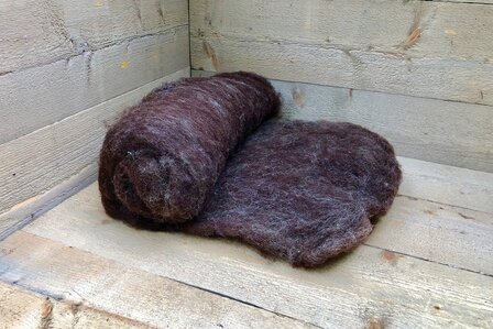 500 gram gewassen kaardvlies - Dassenkop (moorit)