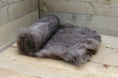250 gram gewassen kaardvlies - Karakul (koper)