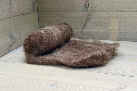 100 gram gewassen kaardvlies - Drents Heideschaap (koperbruin)