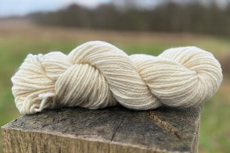 getwijnd breigaren LL 130 m - Drents Heideschaap lamswol (wolwit)