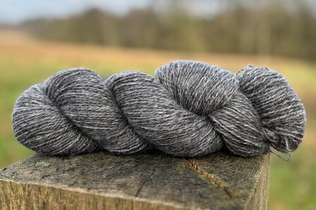getwijnd breigaren LL 275 m - Gotland Pelsschaap (grijs)