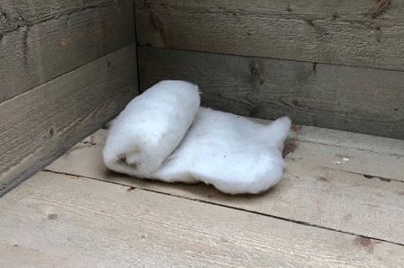 100 gram gewassen kaardvlies - basiswol / vulwol (wolwit)