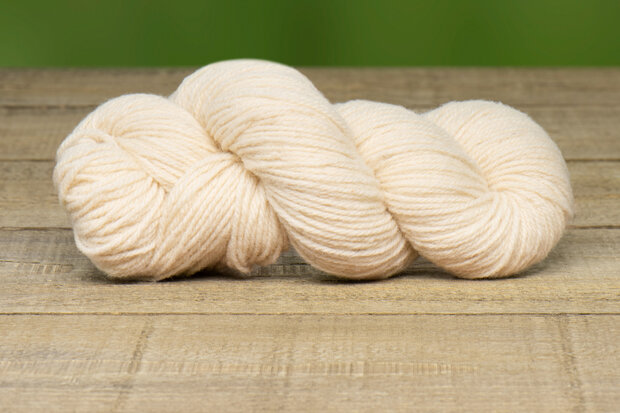 getwijnd breigaren LL 183 m - Rouge de l'Ouest (roomwit)