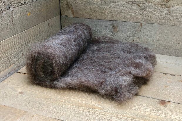 250 gram gewassen kaardvlies - Karakul (koper)