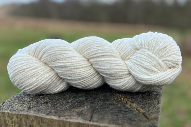 getwijnd breigaren LL 183 m - Europese Merino (wolwit)