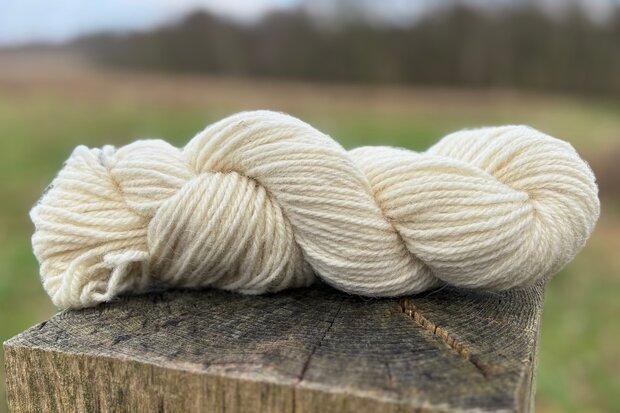 getwijnd breigaren LL 130 m - Drents Heideschaap lamswol (wolwit)