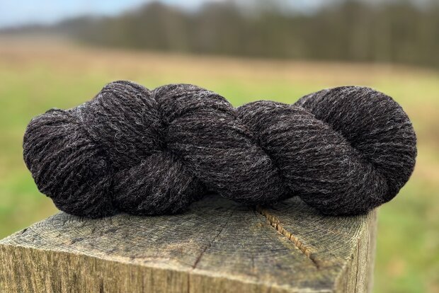 getwijnd breigaren LL 270 m - Blauwe Texelaar (donkergrijs)